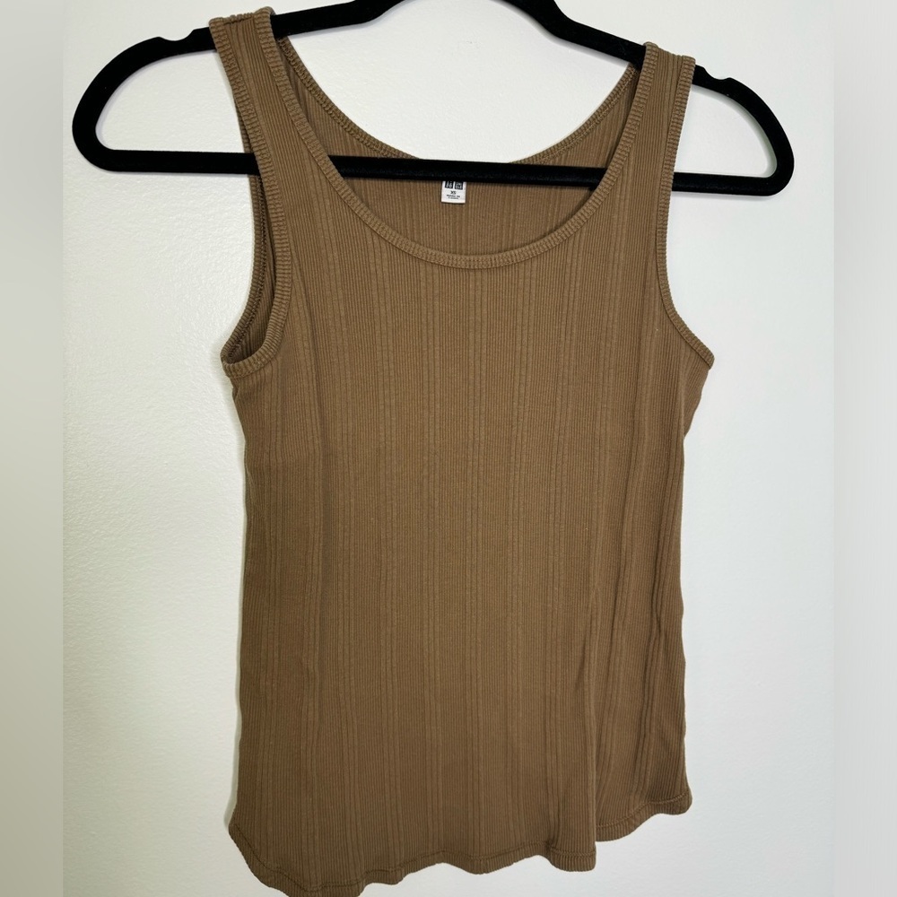 Uniqlo brown ribbed fitted tank top size XS